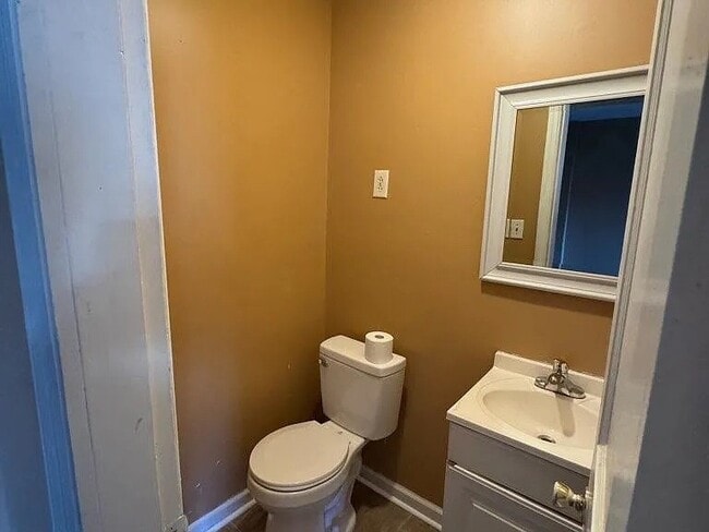 Building Photo - 305 E Park Ave