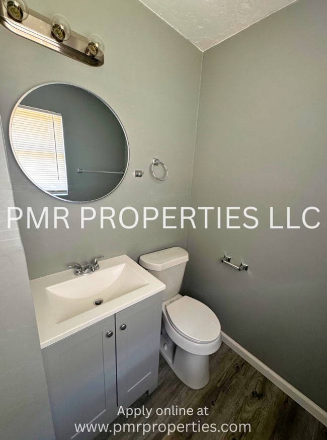Building Photo - 3 Bedroom / 1.5 Bathroom Home