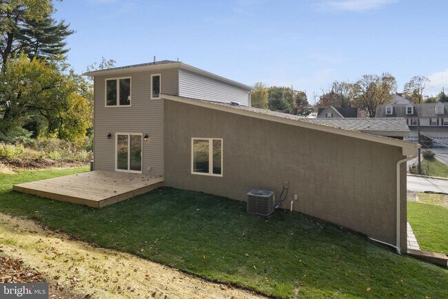 Building Photo - 153 Old Lincoln Hwy