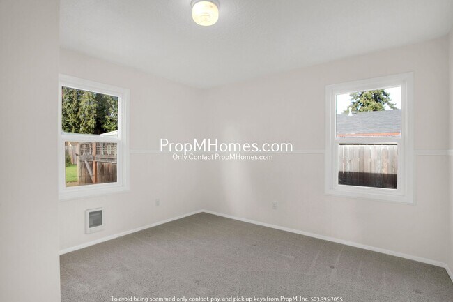 Building Photo - Cozy Two Bedroom Home in Willamette on a Massive Lot!