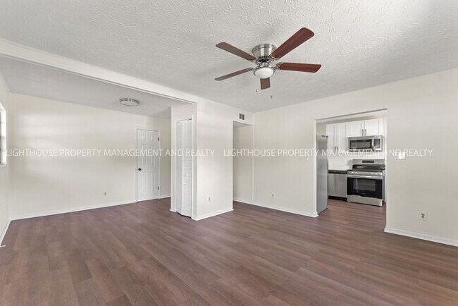 Building Photo - Updated 2 Bedroom Home Near Naval Station Mayport