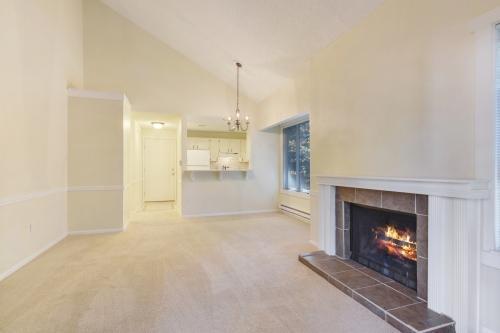 Building Photo - 2 bedroom in Bellevue WA 98007