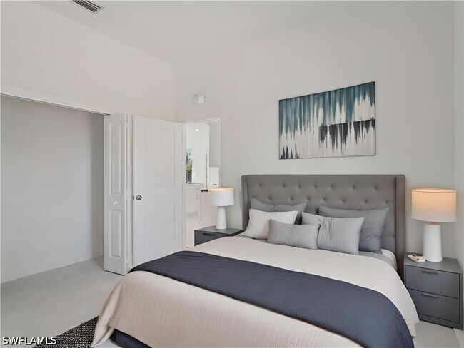 Building Photo - 506 Trinity St E