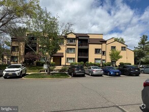 Building Photo - 2311 Sayre Dr