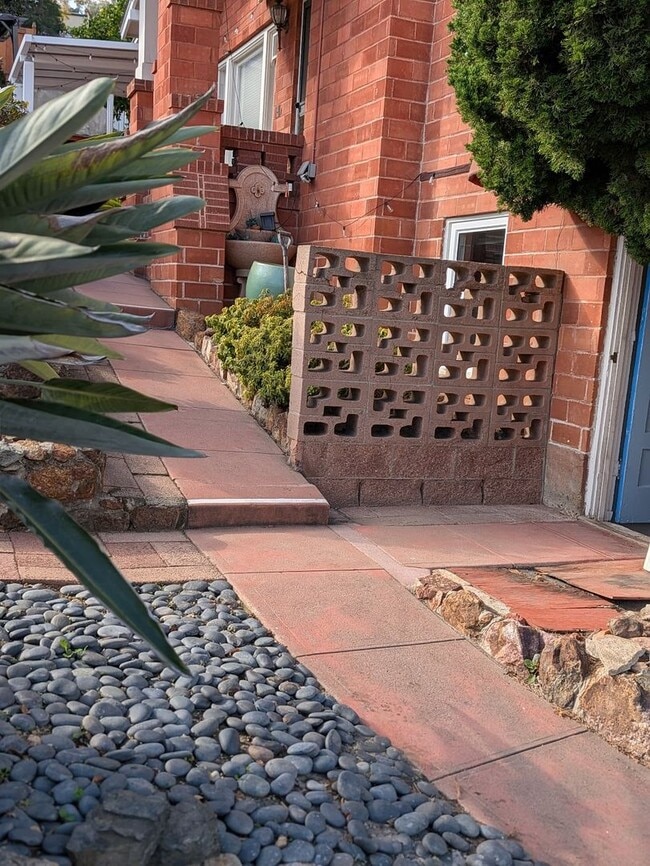 Building Photo - La Mesa