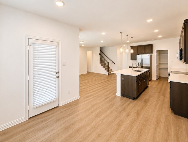Building Photo - 715 Roanoke Dr