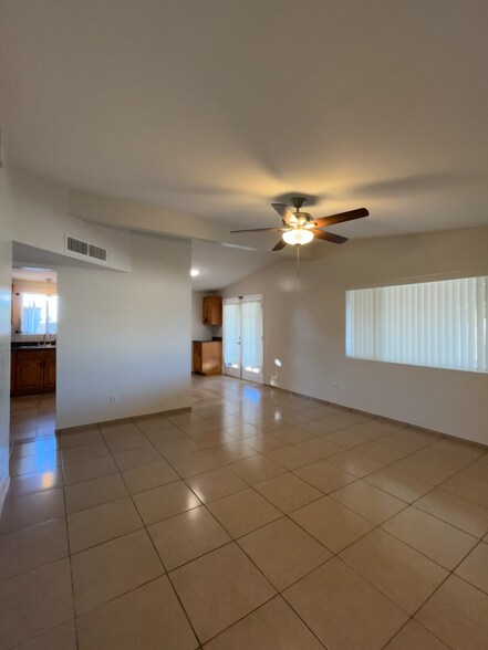 Living Room - 8321 E Gettysburg Pl