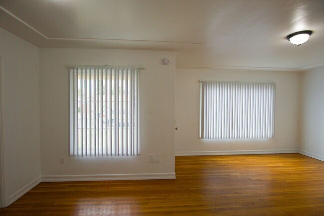 Building Photo - 170-170 1/2 Garret Avenue