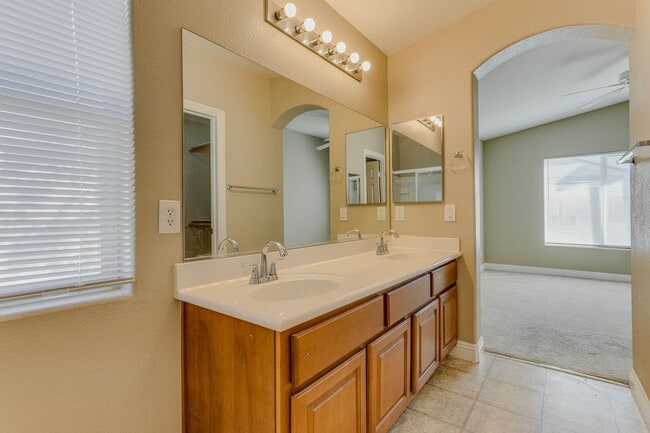 Building Photo - ** COMING SOON!!! ** Charming Henderson Townhome with Double-Sided Fireplace, Stainless Steel Kit...