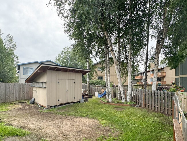 Building Photo - 1140 Golden Dawn Cir