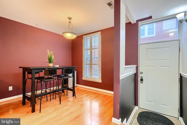 Building Photo - 624 Jasper St