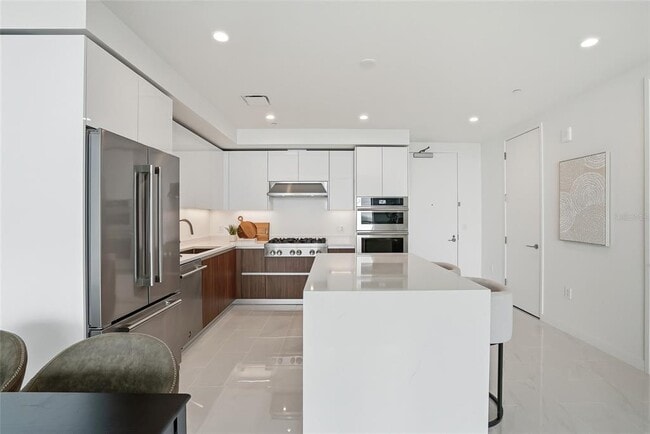 Building Photo - 400 Central Ave