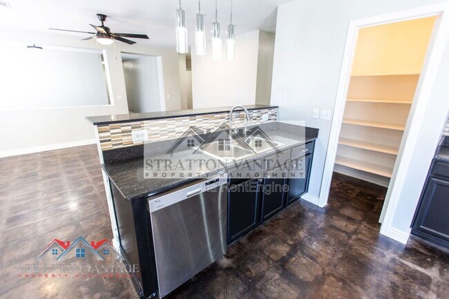 Building Photo - 4821 N 92nd Ln