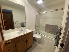 Building Photo - Furnished 2 bed, 2 bath Condo