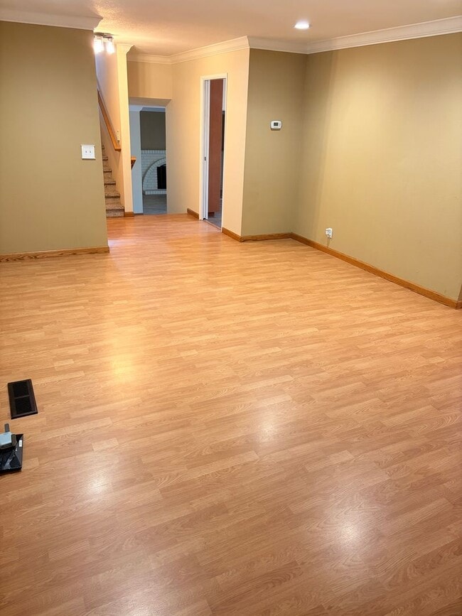 Building Photo - Upgraded 4 bed 2.5 bath home in San Jose. This is a must see!