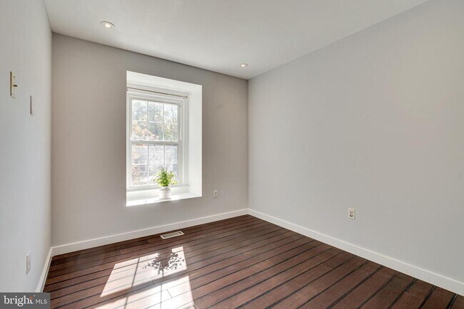 Building Photo - 6153 Forest Creek Ln