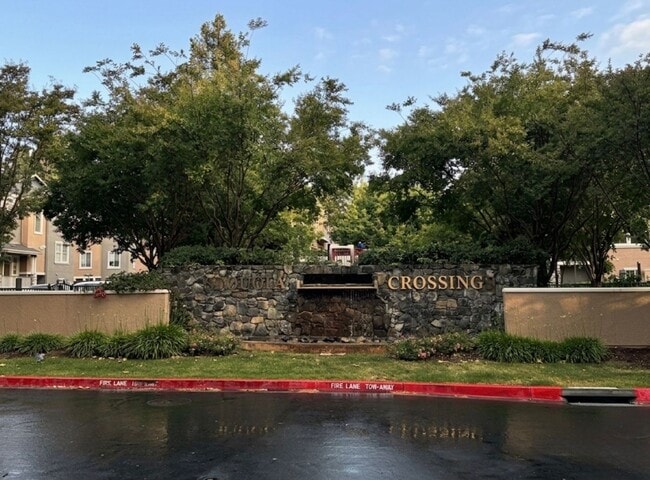 Building Photo - COMING SOON! | $3,700 / 3BR GORGEOUS CENTRAL FREMONT TOWNHOME IN PARKMONT