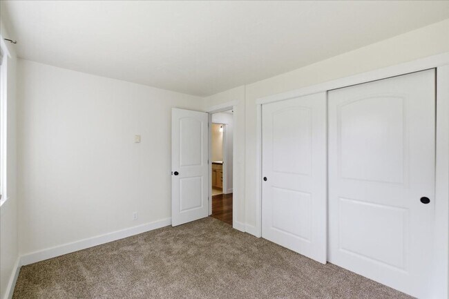 Building Photo - 2864 Newton Pl