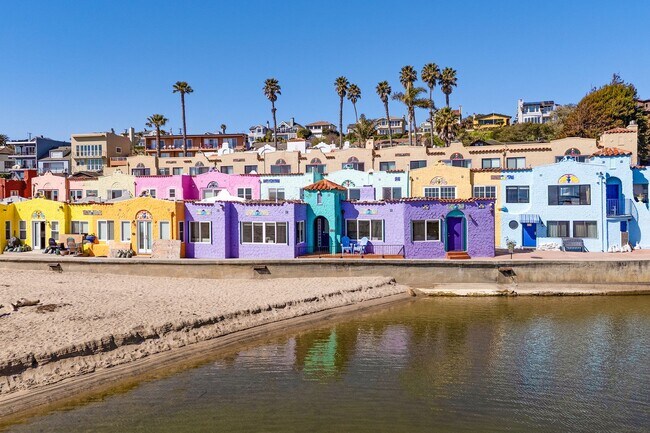 Building Photo - Charming 2BD | 1BA Condo Near Capitola Village & Beach