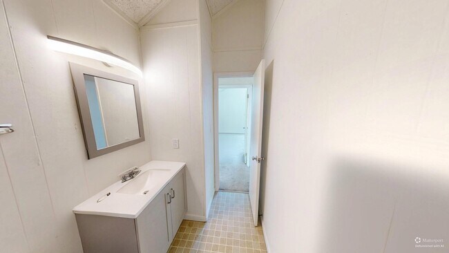 Building Photo - 102 W Windjammer Rd