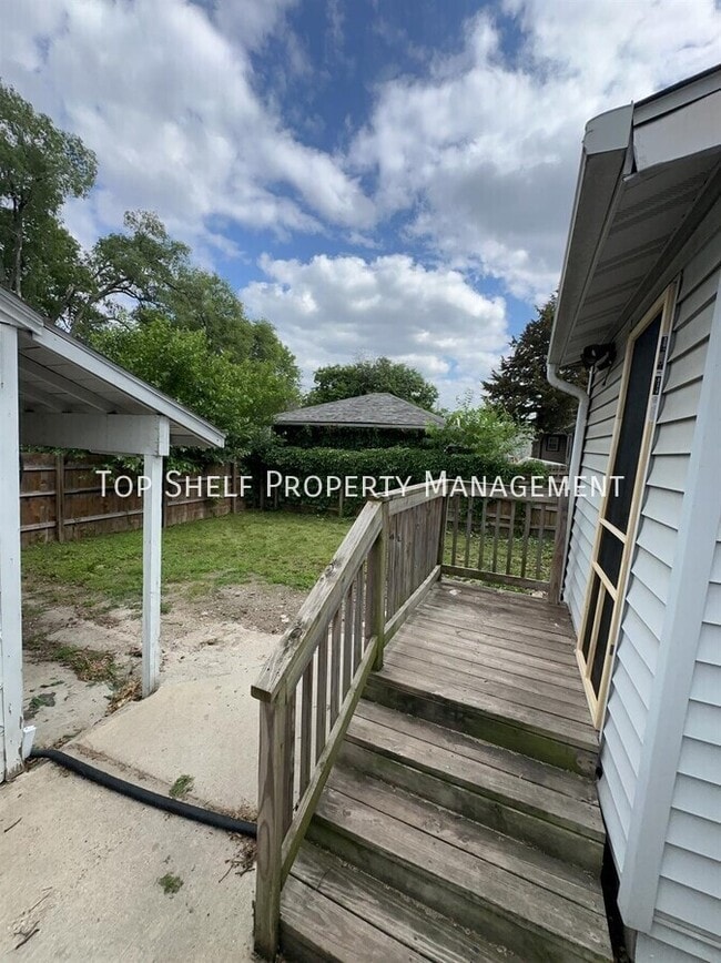 Building Photo - 1221 E 27th Ct