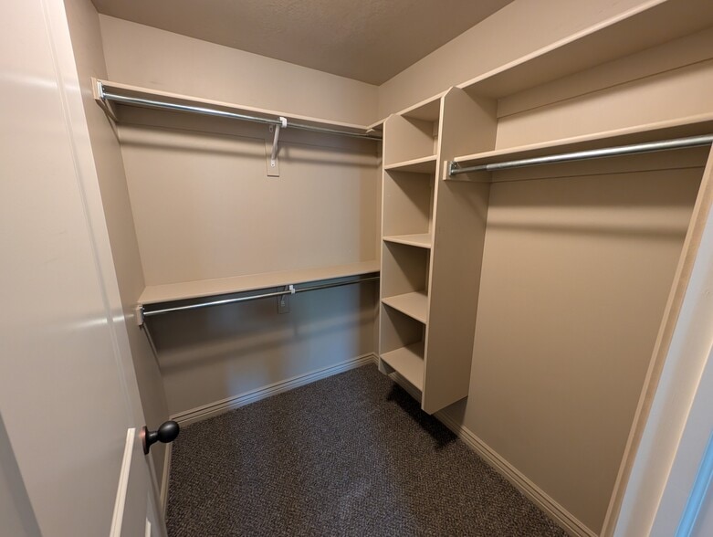 Master Walk-In - 909 S Main St