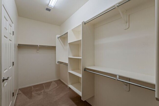 Building Photo - Modern 4 Bed Tucson Rental with Spacious K...