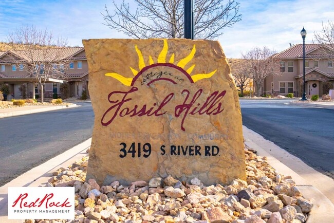 Building Photo - Beautiful 3 bedroom, 2.5 bathroom Townhome...