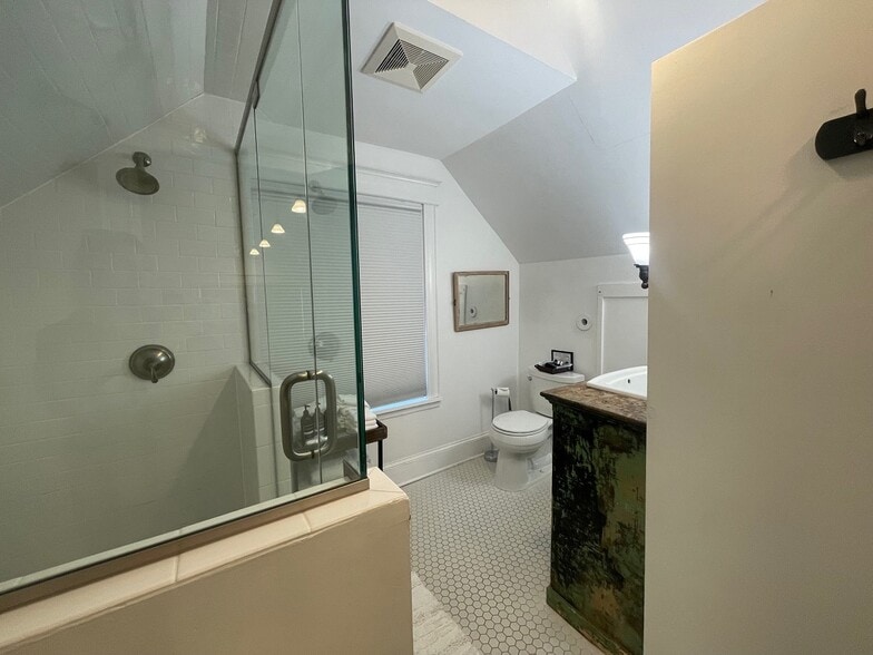 Building Photo - 4453 York Ave S