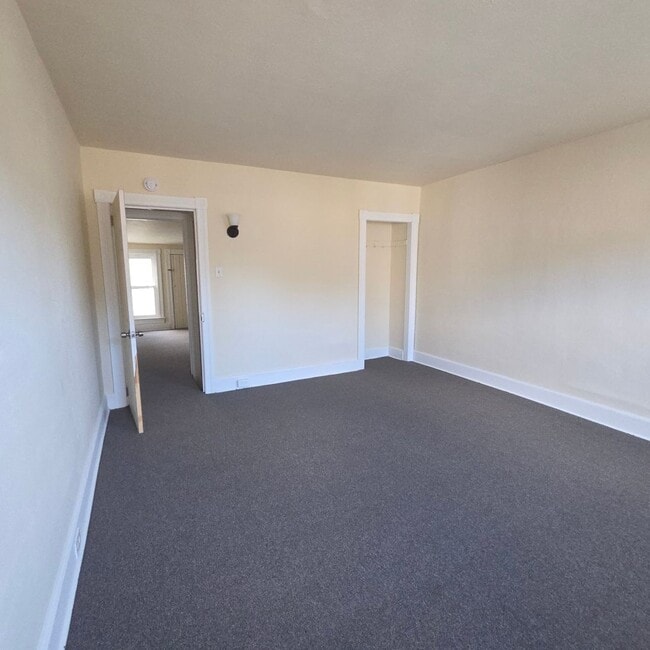 Building Photo - 33-35 Washington Street