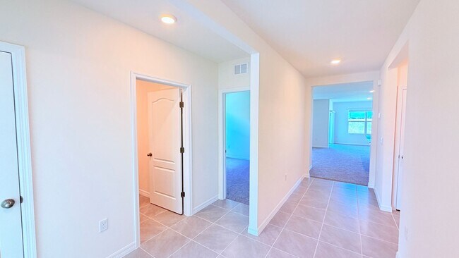 Building Photo - Brand New 3BR Home in Haines City | Washer & Dryer + HOA Community