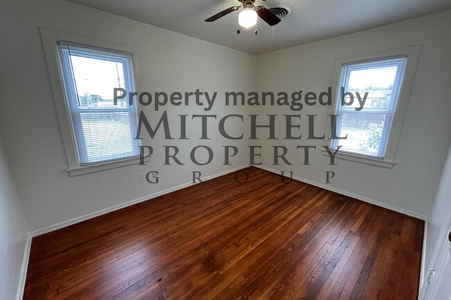 Building Photo - Welcom to 4017 S. Hughes! 2 bedroom, 1 Bat...