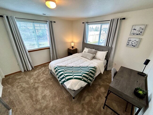Building Photo - Charming 4 Bed/2.5 Bath Retreat!