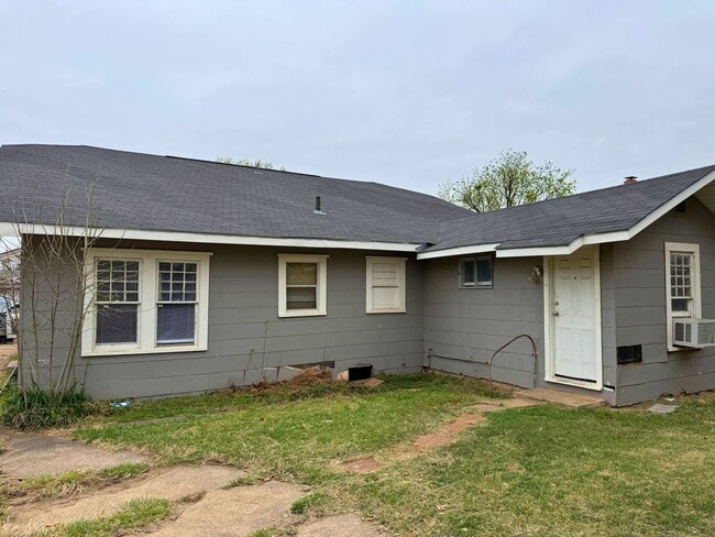 Building Photo - 1818 Collins Ave