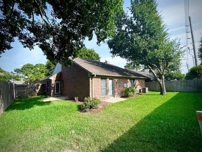 Building Photo - 10011 Territory Ln