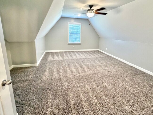 Building Photo - CrimsonwoodDr95