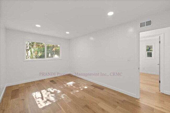 Building Photo - 40 Leafwood Cir