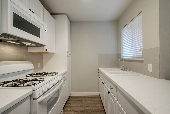 Building Photo - 409 Blackson Ave