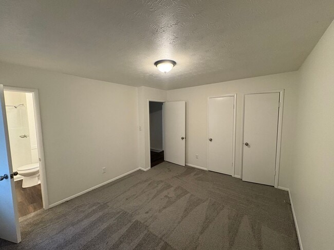 Building Photo - For rent