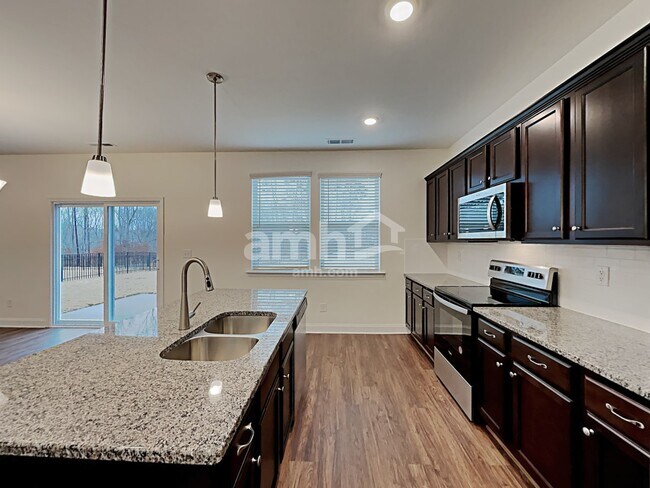 Building Photo - 2144 Laurel Village Circle