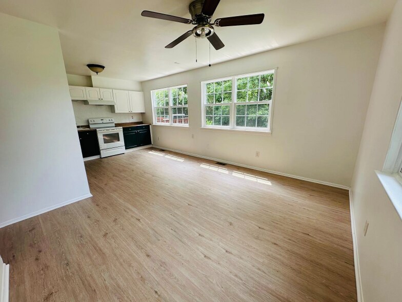 Building Photo - 1433 Harford Square Dr