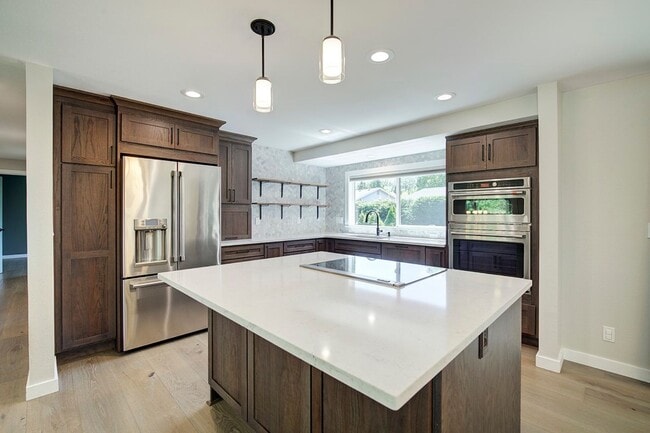Building Photo - 4Bd/2.5Ba Kirkland House