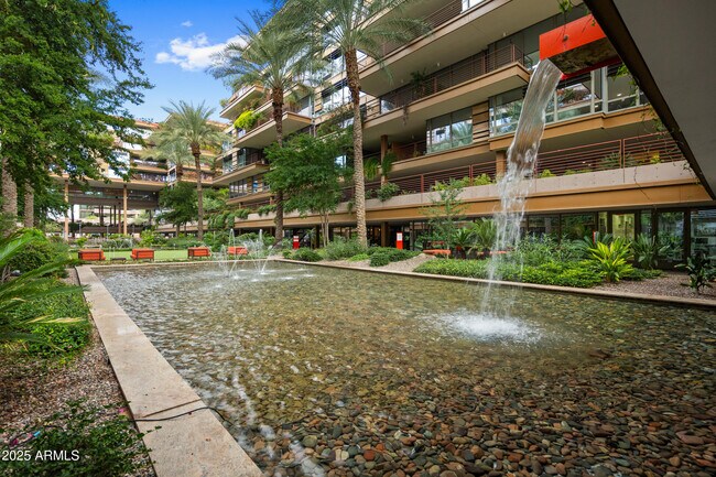 Building Photo - 7137 E Rancho Vista Dr