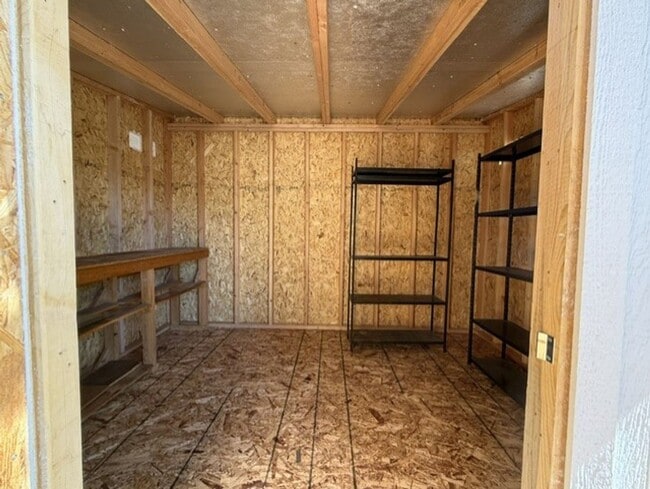 Building Photo - 2 Bedroom 1 Bath Contact Property Pros Property Management