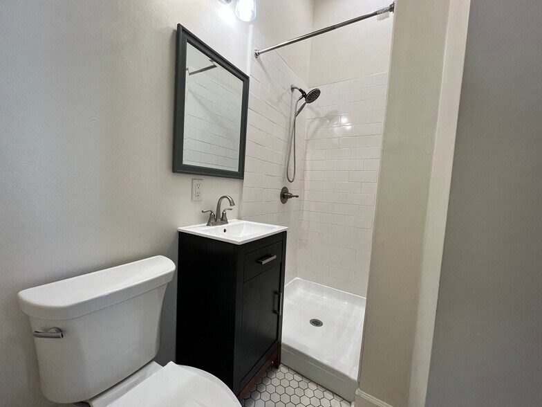 Building Photo - 904 Scott St