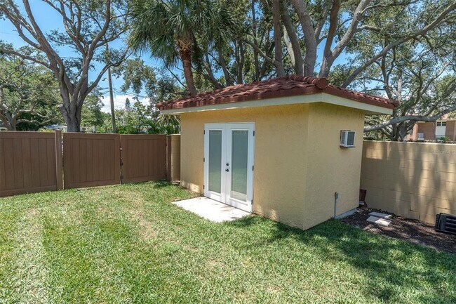 Building Photo - 5810 Bahama Shores Dr S