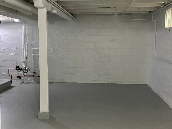 Building Photo - 536 S Main St