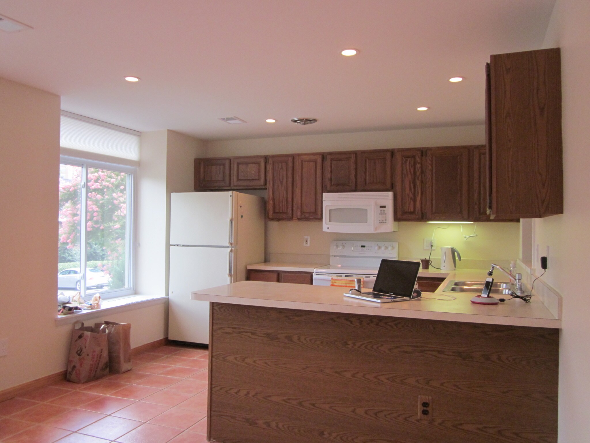 bright open kitchen - 658 15th St S