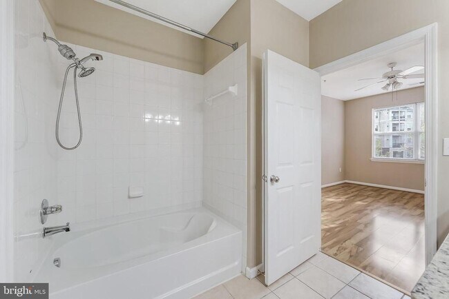 Building Photo - 12954 Centre Park Cir