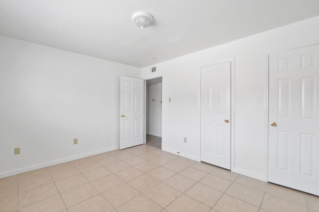 Building Photo - La Paloma Village Apartments